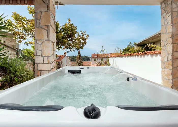 Prázdninový dům Monte With Jacuzzi *