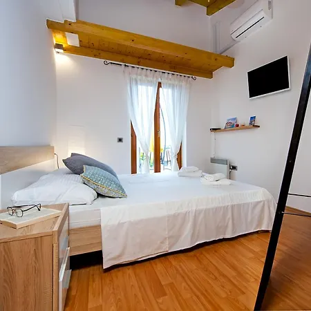 Semesterbostad Monte With Jacuzzi Rovinj