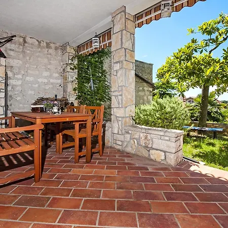 Semesterbostad Monte With Jacuzzi