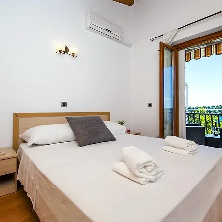 Monte With Jacuzzi *