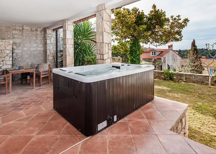 Monte With Jacuzzi Ferienhaus
