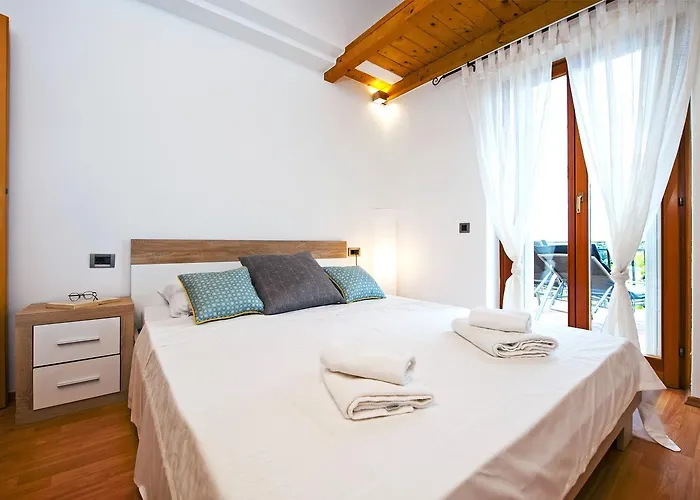Ferienhaus Monte With Jacuzzi Rovinj