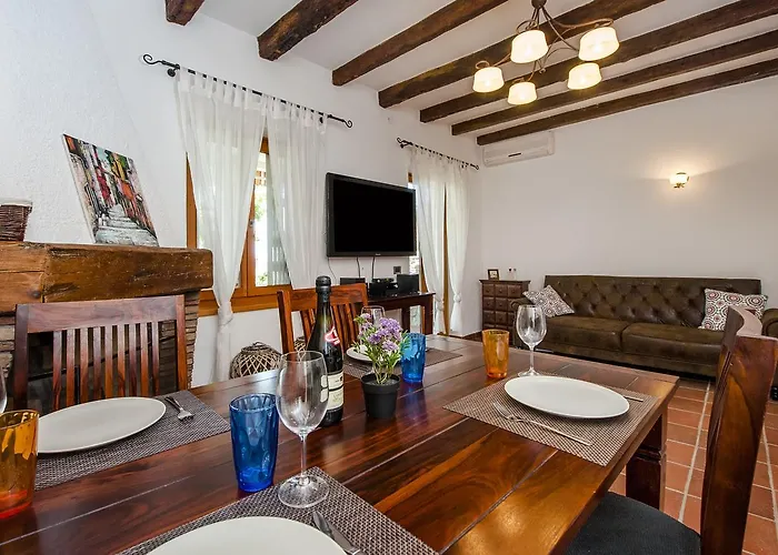 Monte With Jacuzzi Ferienhaus Rovinj