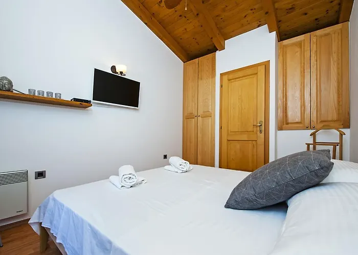 Monte With Jacuzzi Ferienhaus Rovinj